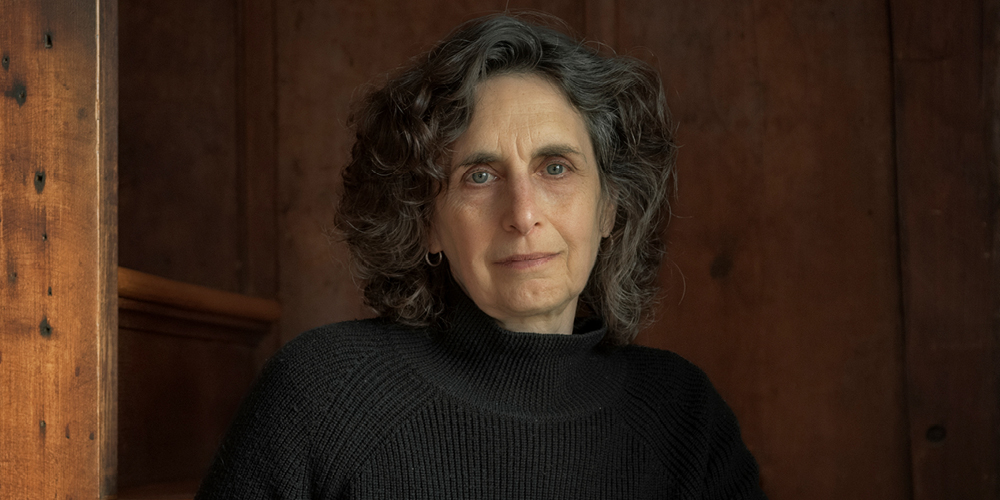 Photograph of the author Elizabeth Kolbert.
