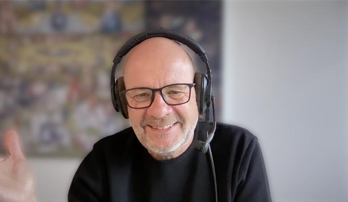 Rafael Laguna de la Vera, Director of Germany´s Federal Agency for Breakthrough Innovation, wearing glasses and a headset